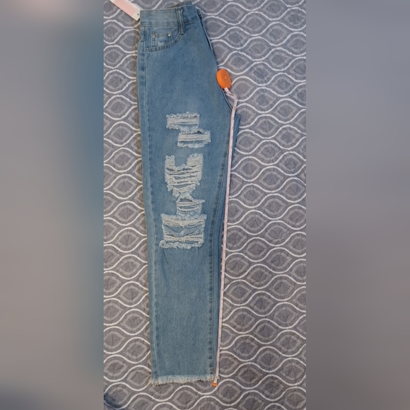 ‼️SOLD‼️***NWT*** HIGH RISE DISTRESSED JEANS - Picture 3 of 7